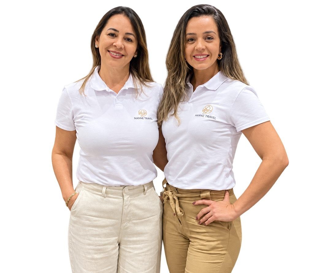 As duas sócias da Amaré Travel, lado a lado, de camisa polo branca